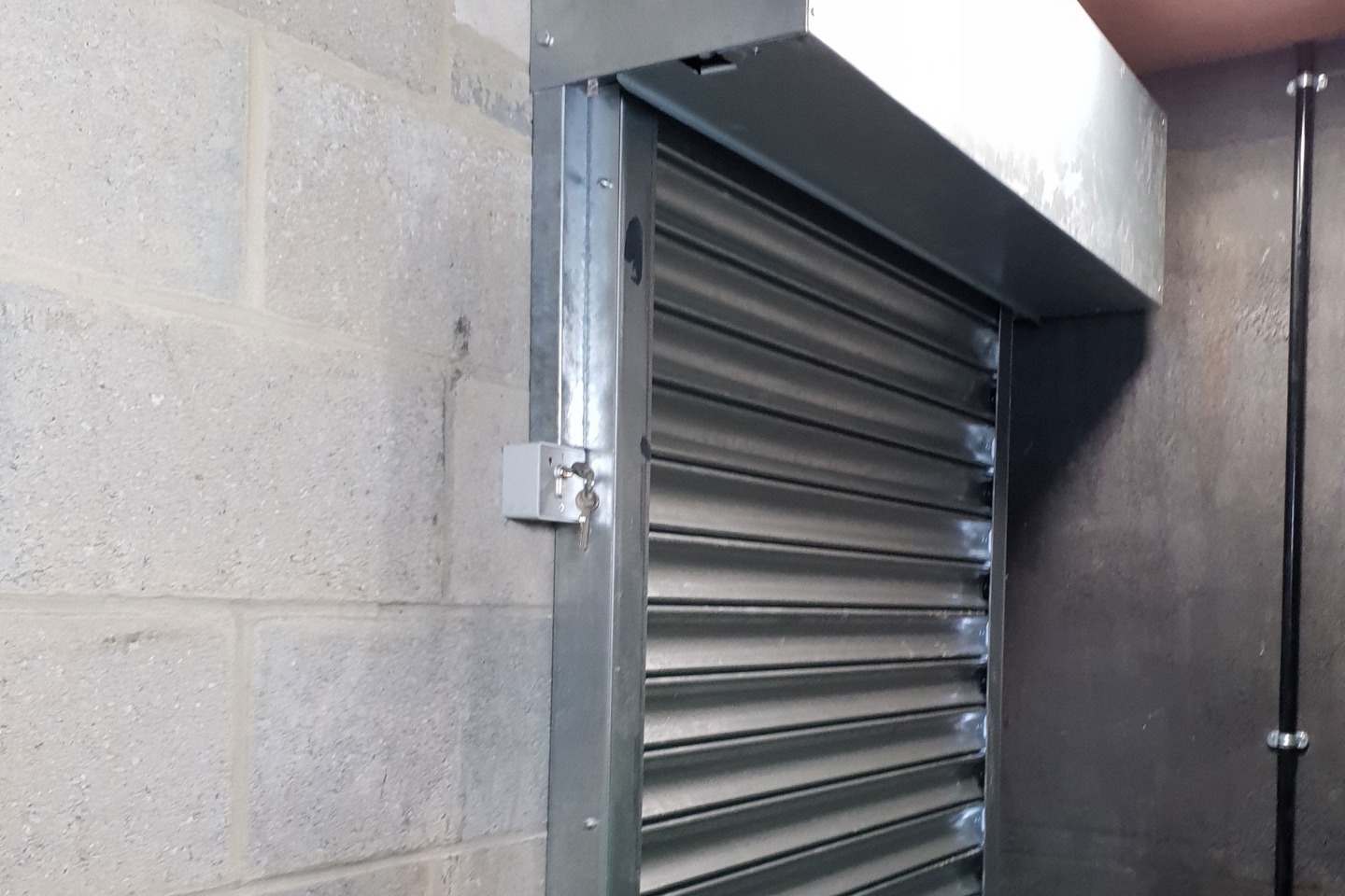 Automatic roller shutters